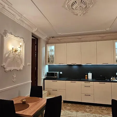 Проживание в семье Malibu